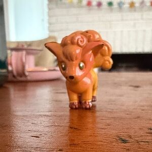 Vulpix(H1.5")Pokemon Monster Nintendo Auldey Tomy Collection Figure Toy.